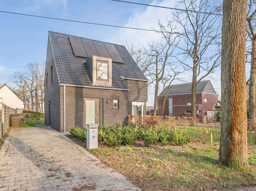 Instapklare, energiezuinige woning (2024) in rustige residentiële wijk in Mol-Rauw<br />
Deze vrijstaande woning uit 2024 is rustig gelegen in een aan