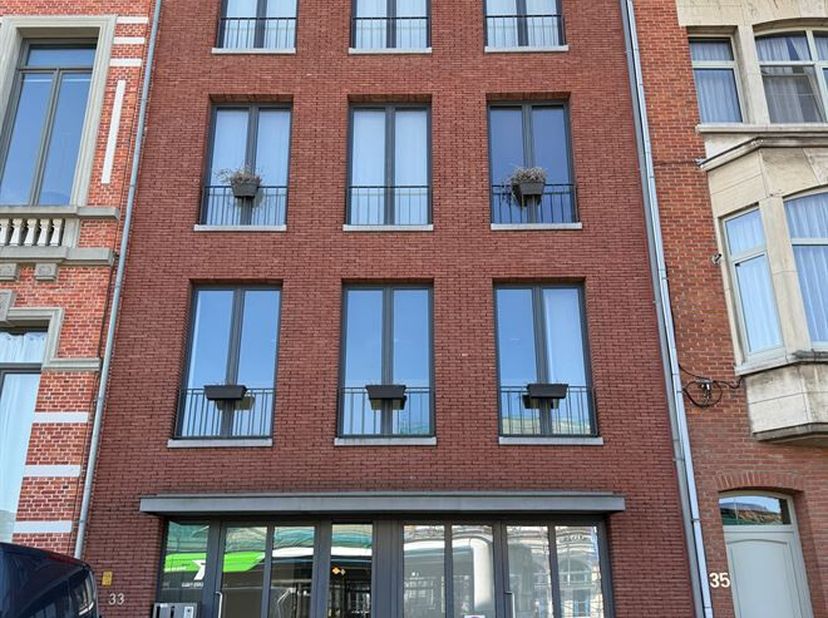 Ruim en lichtrijk appartement met twee slaapkamers en terras in het hart van Lier!<br />
Ligging:<br />
Dit verzorgde appartement bevindt zich op een