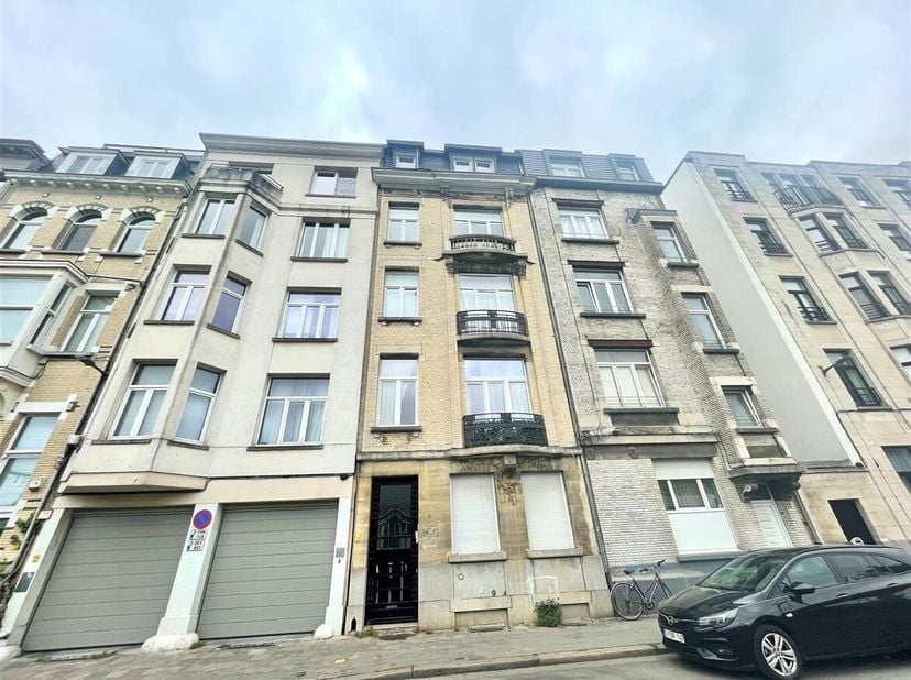 Trendy en ruim appartement op toplocatie!<br />
Ligging: Het appartement is gelegen in het hartje van Antwerpen op enkele meters van het Centraal Stat