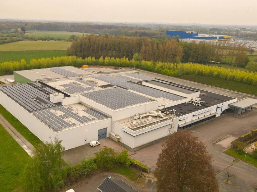Vlak bij Afrit 28 Hasselt bevindt zich dit complex van meer dan 10.000m², met kmo-units van verschillende groottes. Elke unit is uitgerust met een sec