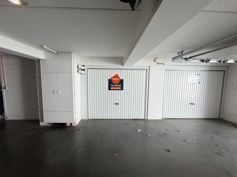 Deze garagebox in residentie Fréjus, gelegen in het gegeerde domein Golf Azûr in Middelkerke, bevindt zich op wandelafstand van het strand en de zeedi