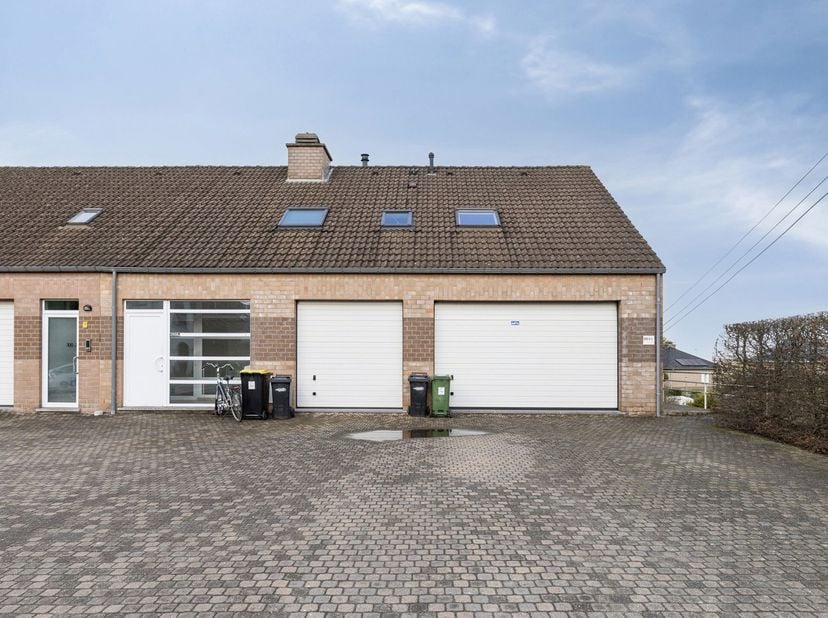 Ce duplex situé à Herent représente une belle opportunité pour ceux qui recherchent un logement confortable, spacieux et idéalement situé à proximité
