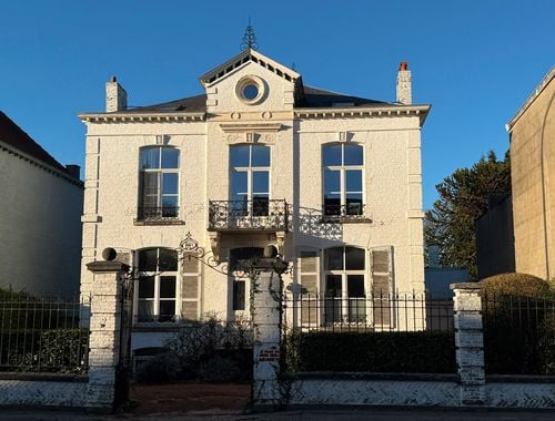                                         Herenhuis te koop in Tournai, € 650.000
