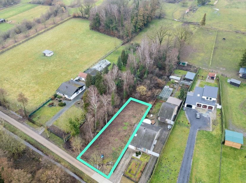 Bent u op zoek naar de perfecte locatie om uw droomhuis te bouwen? Ontdek dan deze unieke bouwgrond aan de Demerstraat 48 te Linkhout. Deze halfopen b