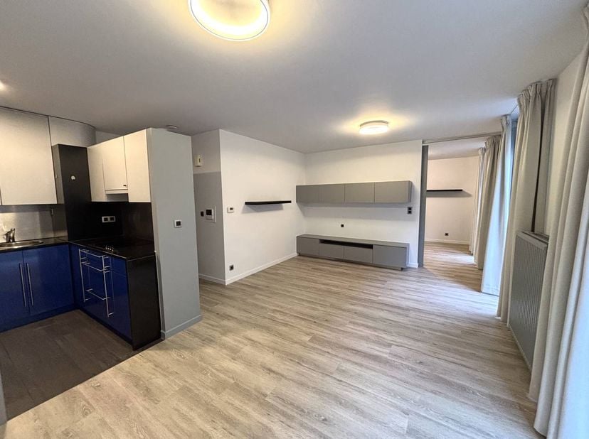 Ben jij op zoek naar een gezellige en instapklare uitvalsbasis op een toplocatie? Dit compacte appartement in de Meldertstraat biedt je alle comfort v