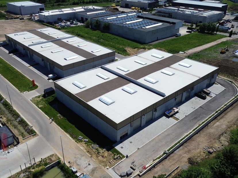 Nieuwe KMO-unit met een oppervlakte van 212 m². De nieuwe KMO-ontwikkeling 'THEA' bestaat uit 22 casco KMO-units met oppervlaktes tussen&amp;nbsp;180 m² e