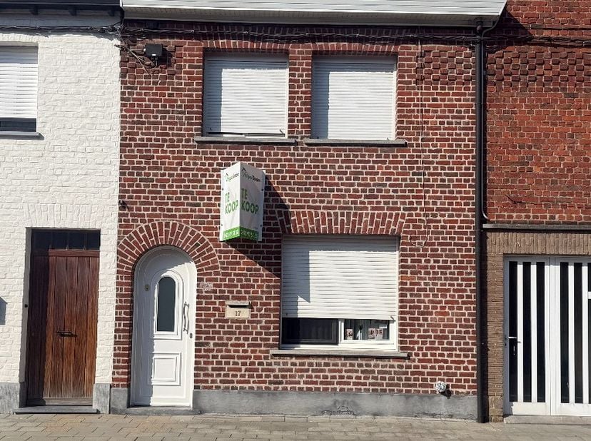 Deze woning is gelegen op een zeer centrale ligging, dit vlakbij het centrum van Roeselare. Vlotte verbinding naar de belangrijkste invalswegen en win