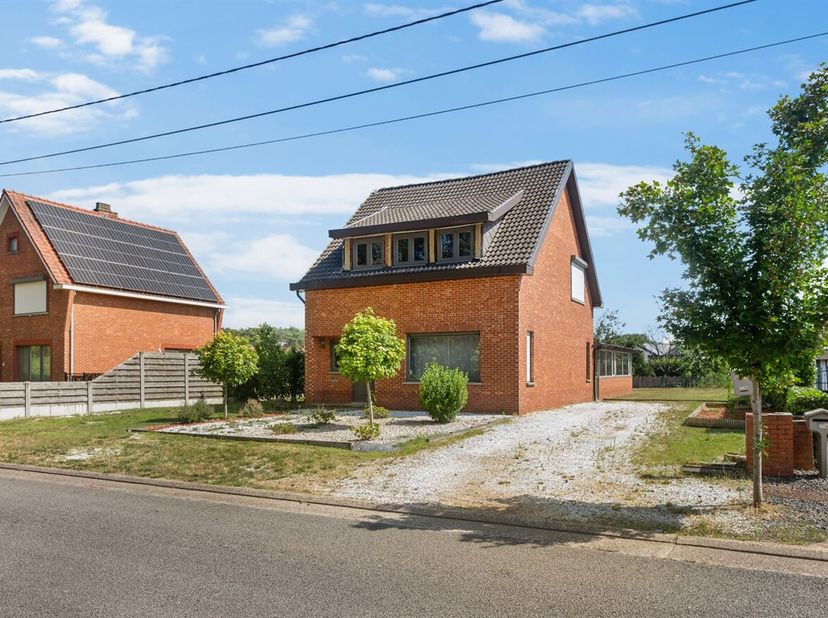 Charmante vrijstaande gezinswoning op een rustige ligging nabij het centrum van Ham<br />
Op zoek naar een woning met karakter, ruimte én hedendaags c