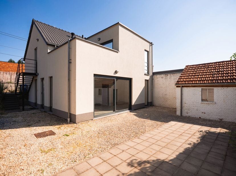 Meer info via stephanie.mottie@homixx.be of 016 199 348<br />
Dit recent vernieuwde gelijkvloers appartement is gelegen aan de rand van de stad Aarsch