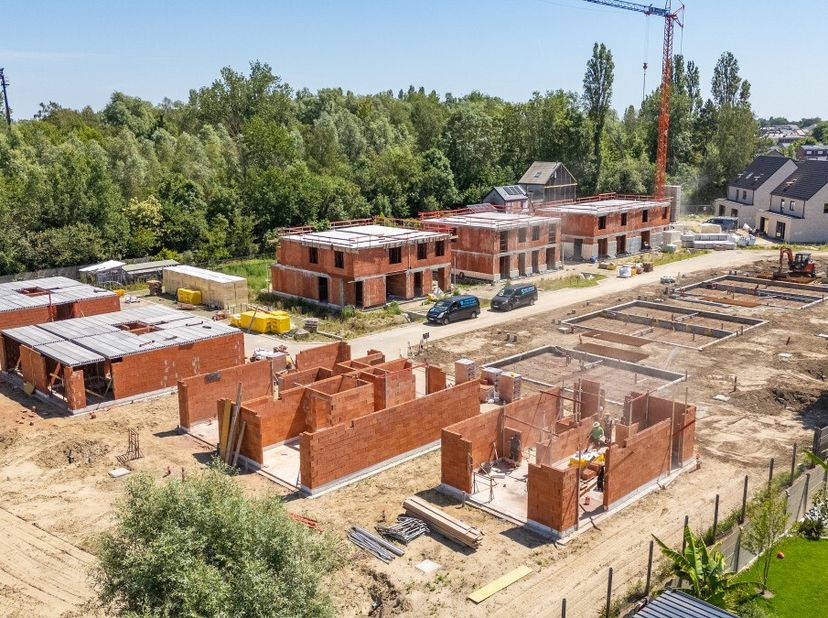 Reeds 50% Verkocht t Vanderveldehof: na de eerste fase met woningen in zadeldakstijl, start nu de verkoop van fase 2: een reeks hedendaagse blokwoning