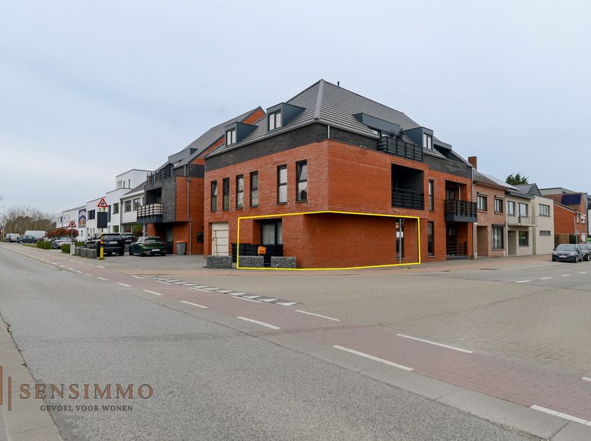 Ontdek dit comfortabel en recent appartement op een uitstekende locatie in Maasmechelen. Dankzij de nabijheid van winkels, openbaar vervoer en dagelij
