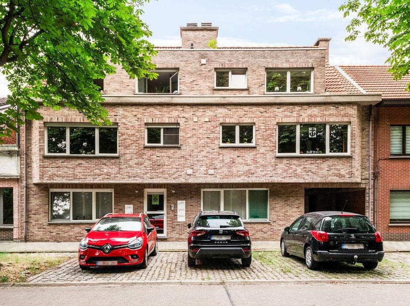 Instapklaar gelijkvloers appartement met uitzonderlijk ruime tuin<br />
<br />
93 m² woonoppervlakte | Zonnige tuin en terras | 3 ruime slaapkamers |