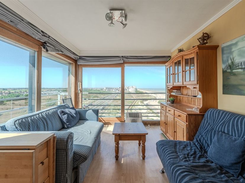 Welkom in dit unieke appartement gelegen in het bruisende badplaats Middelkerke. Dit compact en gezellig verblijf biedt de perfecte combinatie van com