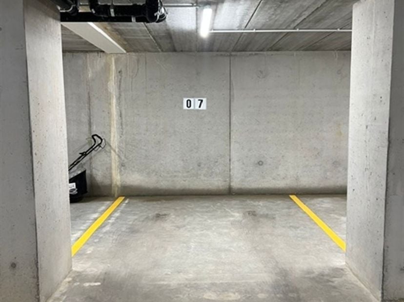 Overdekte autostaanplaatsen 7 + 8 - maximum hoogte 2m20