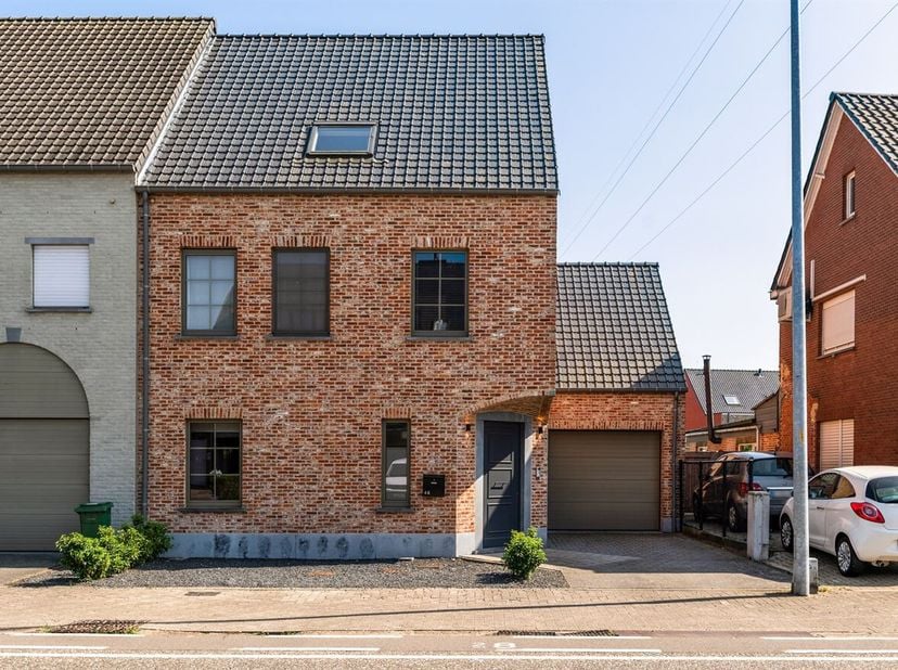 Openhuizendag op zaterdag 13 juni van 12u30 - 13u30.<br />
- EPC: B (hier wordt nog geen rekening gehouden met de zonnepanelen, simulatie geeft weer d