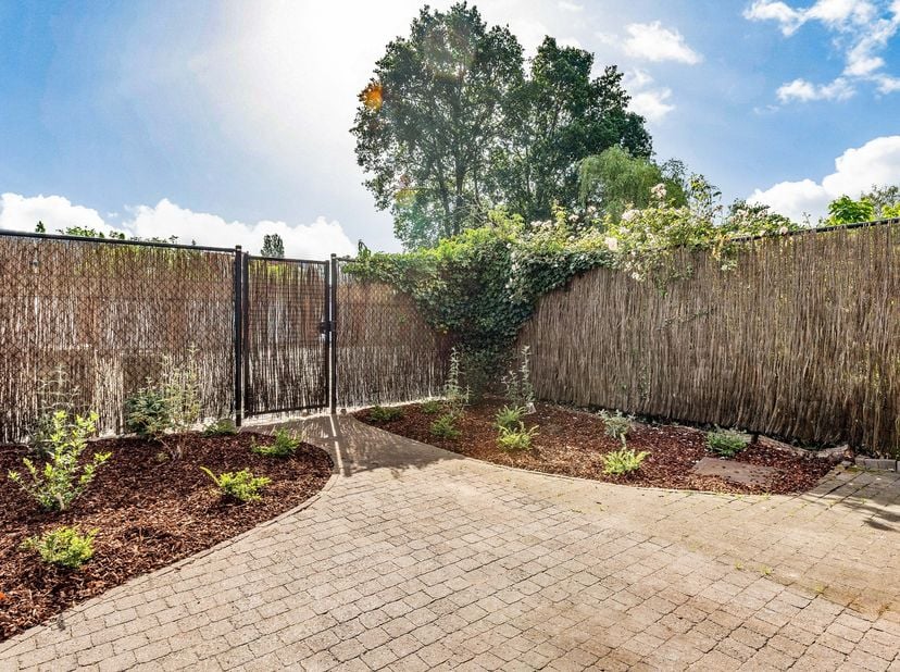 Verzorgd appartement op het gelijkvloers met een tuin vlakbij het centrum in Brasschaat!<br />
<br />
Lichtrijk en ruimtegevoel | Top gelegen |94 m² w