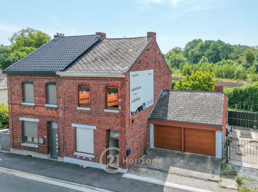 Ref 7529 - Chasse de Saint-Ghislain, 162 - 7300 Boussu.<br />
Découvrez cette maison 3 façades habitable, située à Boussu, à 2 minutes de la gare de S