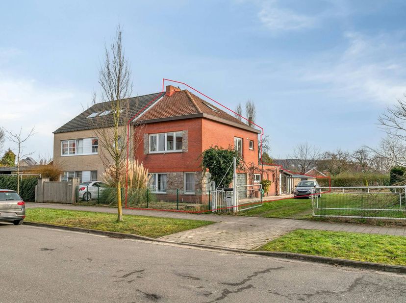 JOURNÉE DE VISITE LE DIMANCHE 21 JUIN<br />
<br />
Cette maison familiale mitoyenne à rénover est située dans une rue calme de Gentbrugge. À 15 minute
