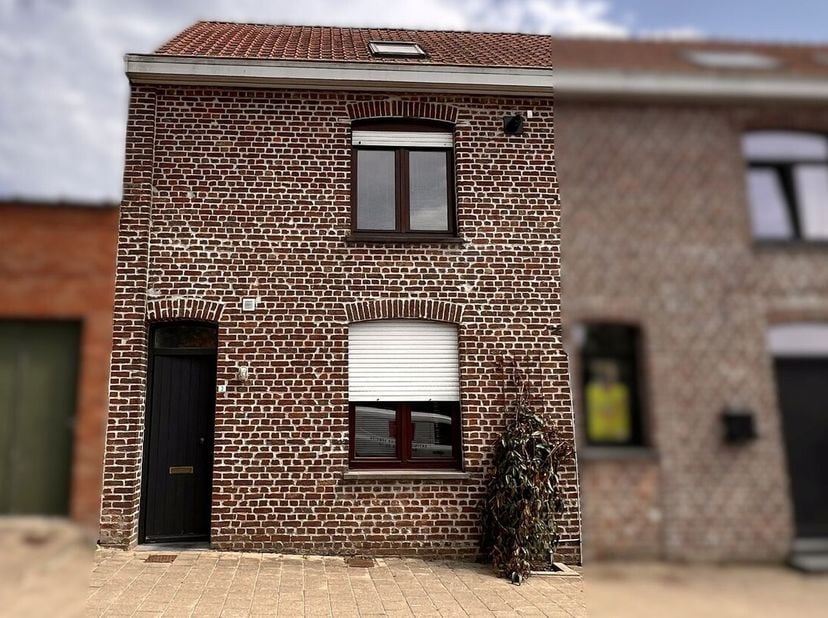 Op wandelafstand van het gezellige dorpscentrum van Dranouter vind je deze ruime en lichtrijke woning. Omgeven door velden en met een uitstekend uitzi