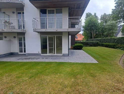                                         Appartement à louer à Sint-Idesbald, € 1.200
