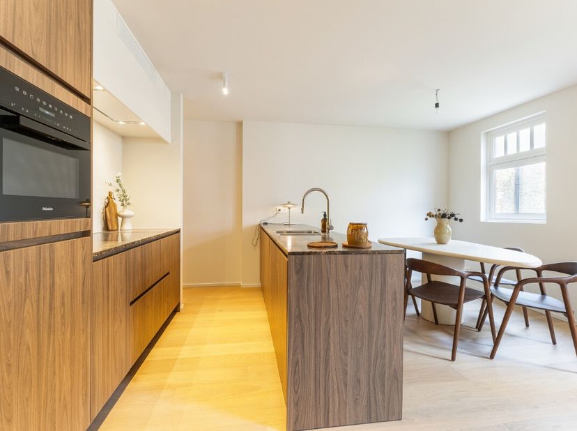 De Panne: Uniek duplex-appartement te koop! Unieke locatie, unieke residentie, prachtige afwerking! Dit duplex-appartement bevindt zich in de hoogwaar