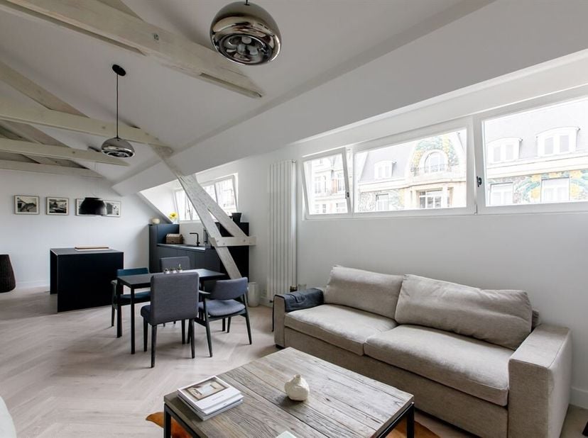 Stijlvol gerenoveerd appartement op toplocatie aan Sint-Katelijneplein <br />
In het hart van één van de meest gegeerde en trendy buurten van Brussel,