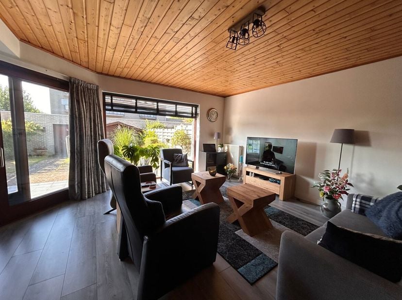 Spacieux appartement de plain-pied avec jardin et garage sur la Nieuwe Kaai<br />
Situation :<br />
L'appartement bénéficie d'un emplacement idéal sur
