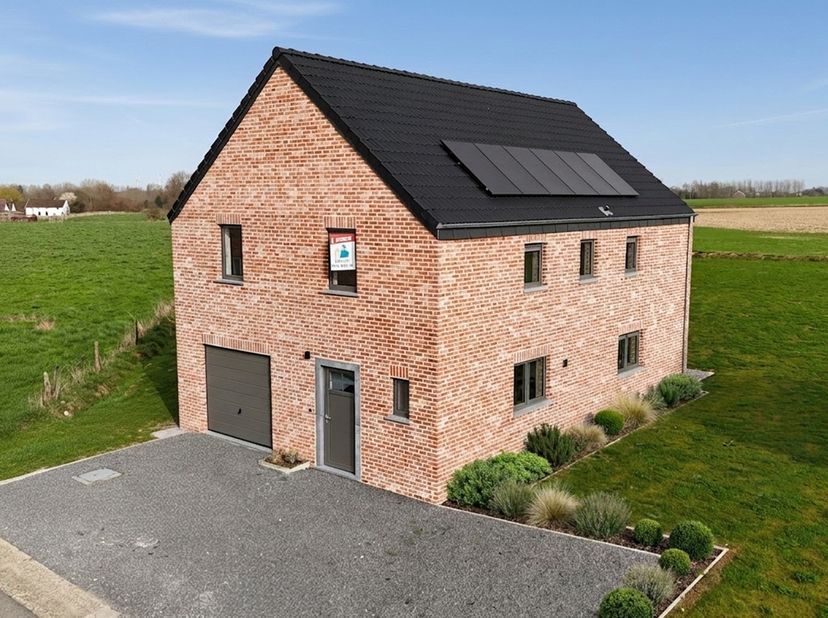 Maison à vendre à Rue de Buay 35,
                    4219 Meeffe