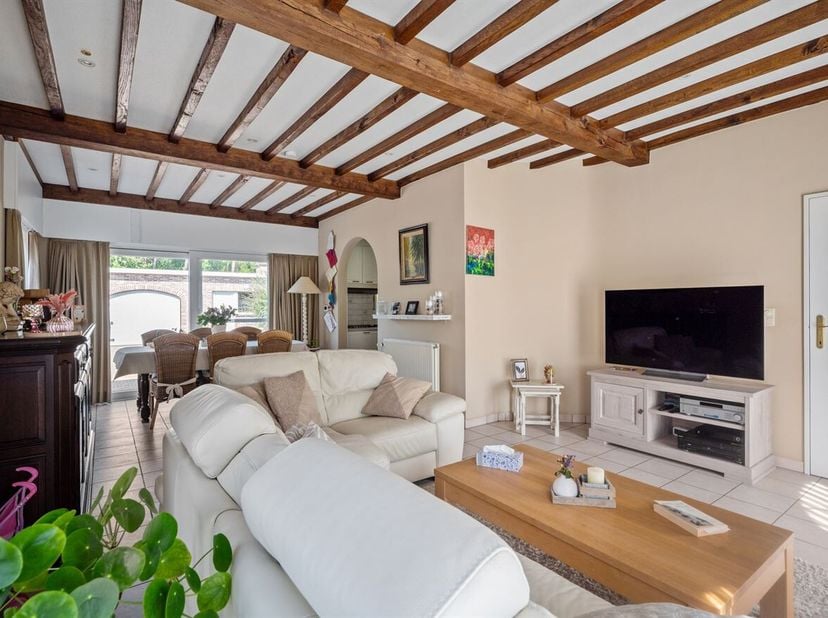Maison de plain-pied sur un terrain de 9 ares et 94 centiares, avec possibilités d'agrandissement<br />
Cette maison date de 1996 et est en bon état d