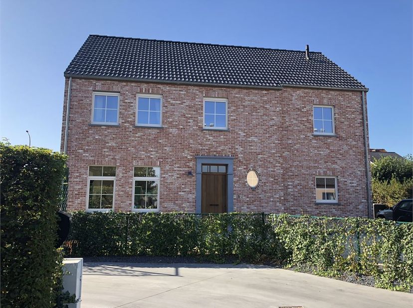 TE KOOP in OUDENAARDE Robert De Preesterstraat 73Mooi gelegen perceel bouwgrond voor het bouwen van open bebouwing Lot 1 : Opp. :  +/-  371 m²   Prijs