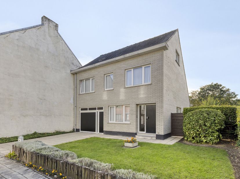 Huis te koop in Kapellestraat 35,
                    9320 Erembodegem