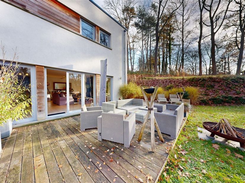Génération Immo nodigt je uit om deze prachtige moderne villa uit 2014 te ontdekken, die comfort, stijl en energie-efficiëntie combineert. Met een tot