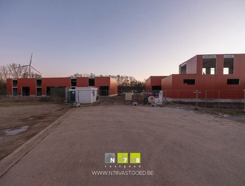                                         Bâtiment d’entreprise à vendre à Mechelen-aan-de-Maas, € 198.000
