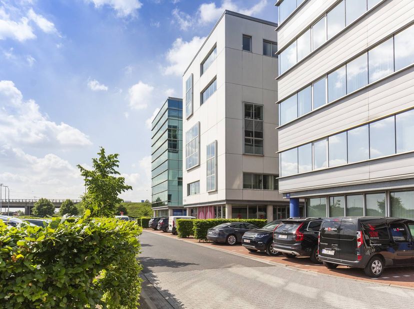 Espace de bureau à vendre d'environ 528 m² au Westwing Park à Roulers.<br />
<br />
Disposition :<br />
- grand bureau paysager<br />
- 2 salles de ré