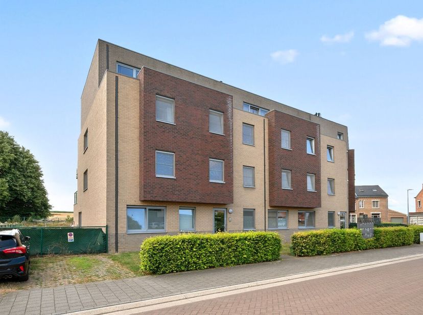 Op de derde verdieping van een verzorgd appartementsgebouw bevindt zich dit charmante en instapklare éénslaapkamerappartement. Gelegen nabij het centr