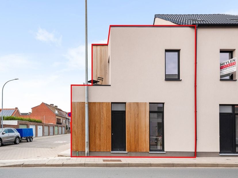 Gerenoveerde gezinswoning met 2 slaapkamers en stadstuin<br />
<br />
Deze gerenoveerde gezinswoning met 2 slaapkamers is een interessante opportuni