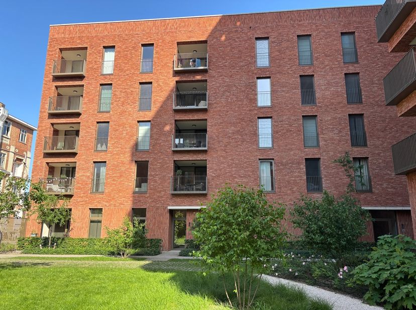 Ben je op zoek naar een nieuw thuis in het levendige centrum van Leuven?&amp;nbsp;Dit moderne appartement biedt de ideale combinatie van rust en het leven