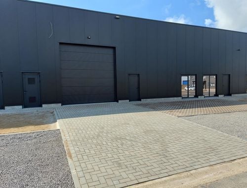                             Bedrijfsgebouw te huur in Meeuwen
