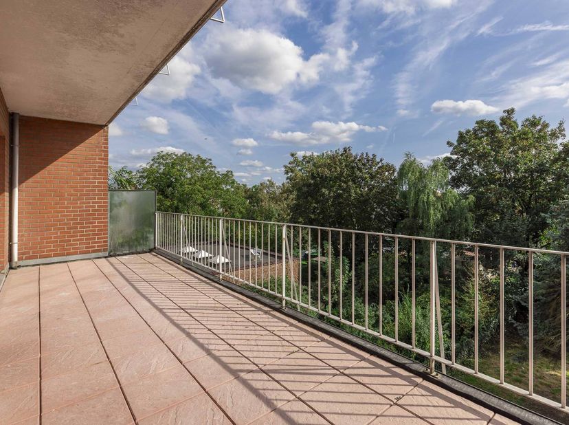 Appartement te koop in Frans Vekemansstraat 121 bus 2,
                    1120 Neder-Over-Heembeek