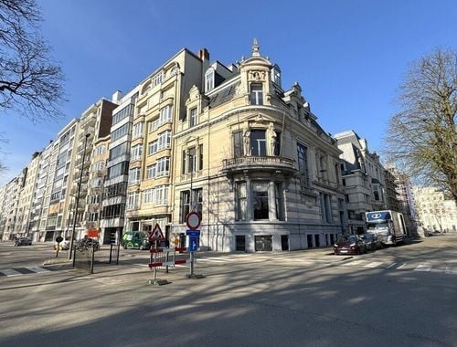                                         Bureaux à louer à Antwerpen, € 2.250

