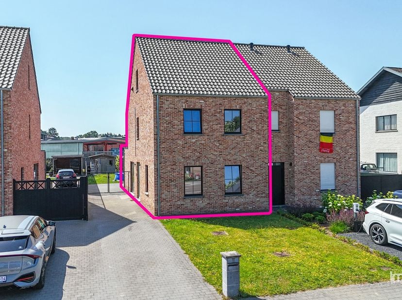 Instapklare halfopen BEN-woning met 4 slaapkamers en mooie tuin!<br />
Deze recente halfopen woning van 2017 combineert modern wooncomfort, energiezui