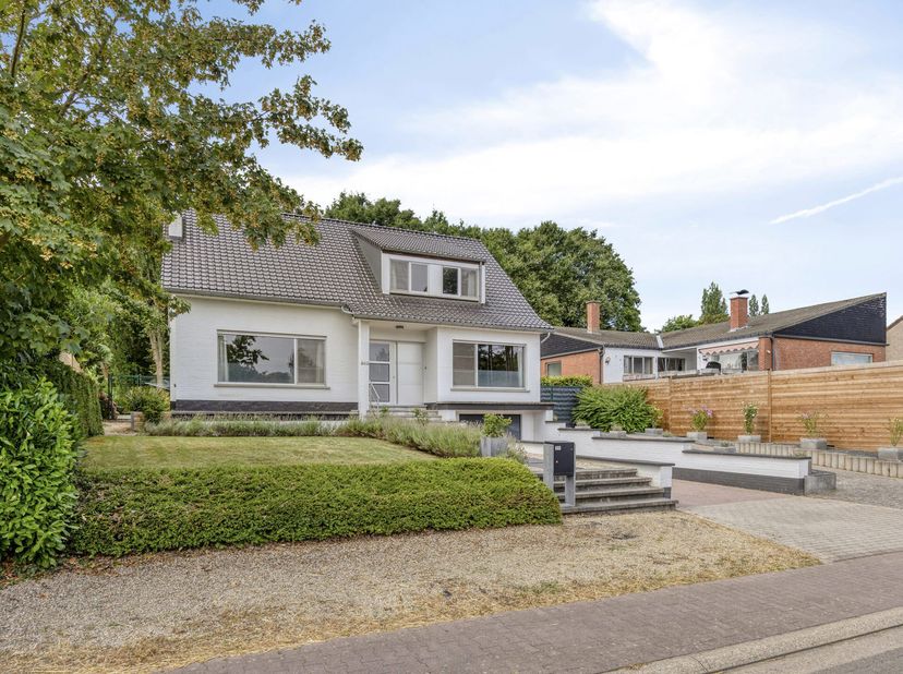 Prachtige villa in het landelijke Vissenaken met een bewoonbare oppervlakte van 277 m², 4 slaapkamers, 2 badkamers en een aangename zuidwestgerichte t