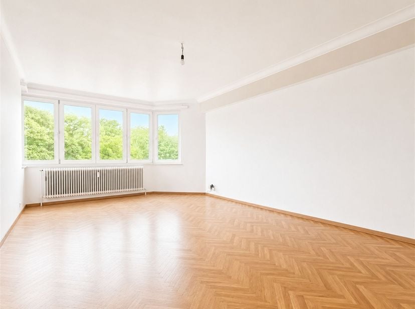 Dichtbij Parc Duden - Aantrekkelijk 2-slaapkamer appartement van +/- 80m2 als volgt samengesteld: Een inkomhal, een grote lichte woonkamer van +/- 30m