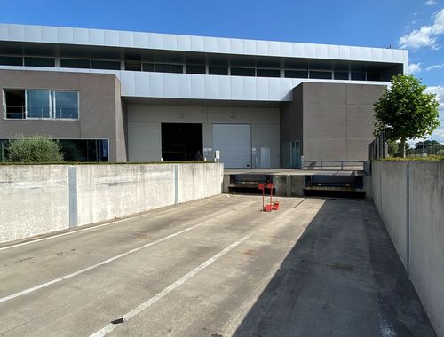                                        Bâtiment d’entreprise à louer à Deinze, € 13.139
