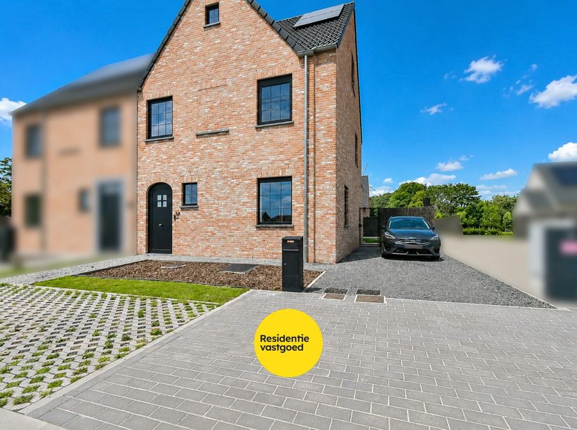 Welkom in de Hertog van Klevestraat 5A te Ruddervoorde, een energiezuinige woning op een rustige, landelijke ligging. Omgeven door groen en vlak bij e