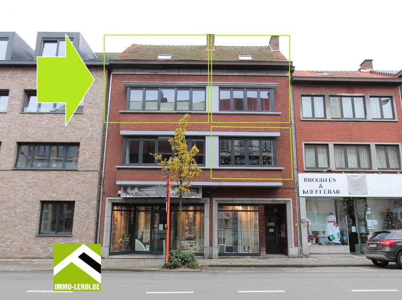 In het centrum van Tongeren, centraal tussen station, winkels en horeca vindt u dit gebouw met een gelijkvloerse handelsruimte en 4 appartementen.<br