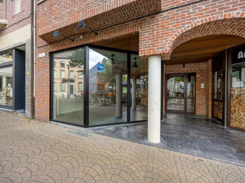 Bien professionnel à vendre à Zegeplein 10,
                    2300 Turnhout