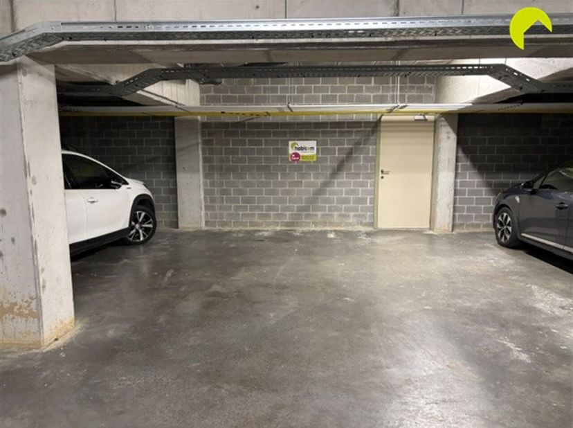 Dans le nouveau complexe "Residentie Park Zuid" près de la Herentalsebaan à Wommelgem, nous louons cet espace de parking spacieux avec une salle de st