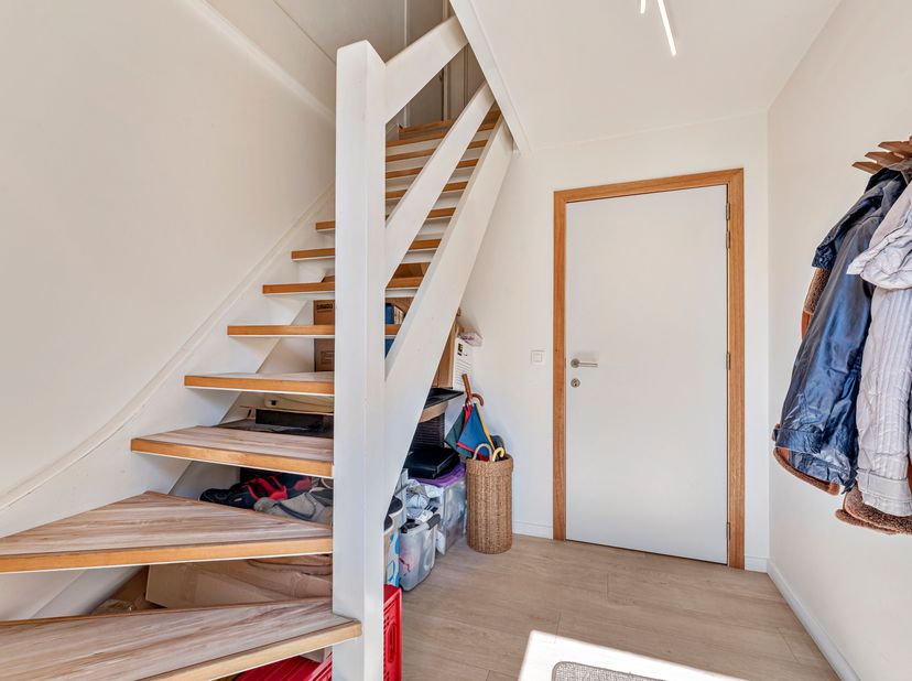 Deze open bebouwing is volledig gerenoveerd en uitermate rustig gelegen in de groene omgeving van de Nonnebossen. Deze instapklare woning is  voorzien