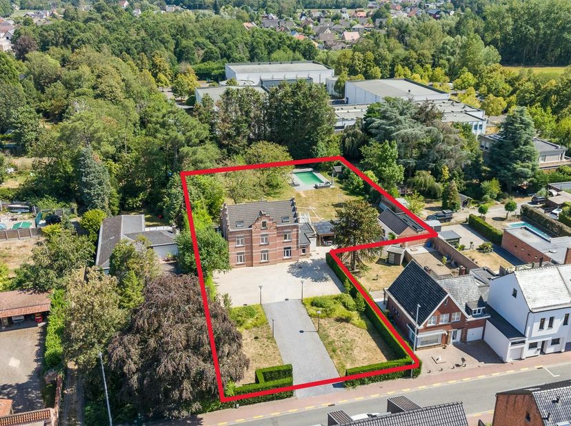 Cette propriété extrêmement spacieuse et polyvalente est située dans la Beringstraat 17 à Boortmeerbeek. Avec une surface habitable d'environ 440 m²,
